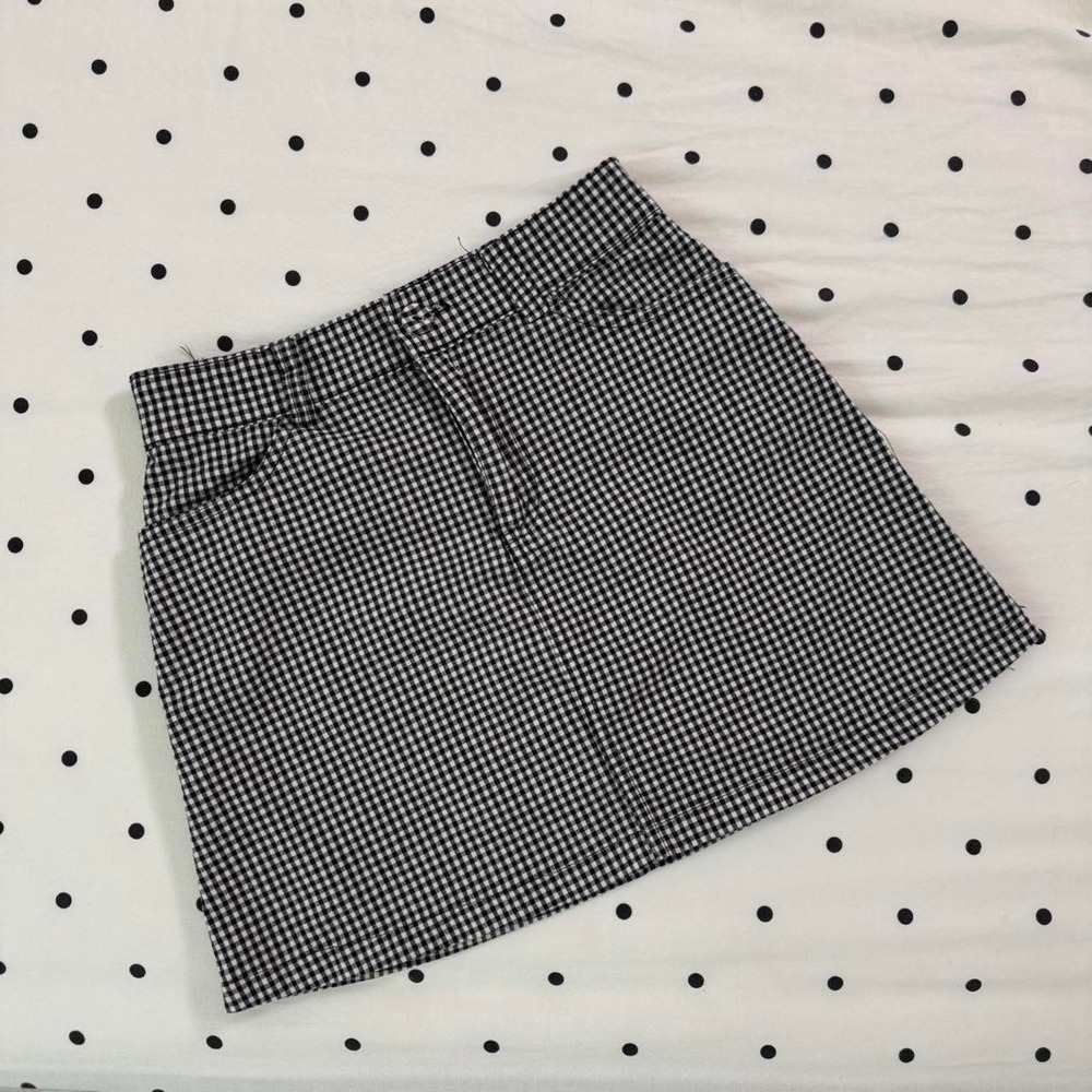 Mini black & white Brandy Melville skirt